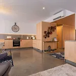 Lovelystay - Sunshine Residence In The Heart Of Graca