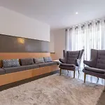 LovelyStay - Sunshine Residence in the Heart of Graça